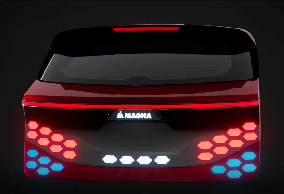 2022_Lit_Liftgate_Magna_Display-13